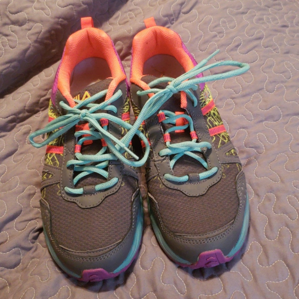 Fila tennis shoes worn once